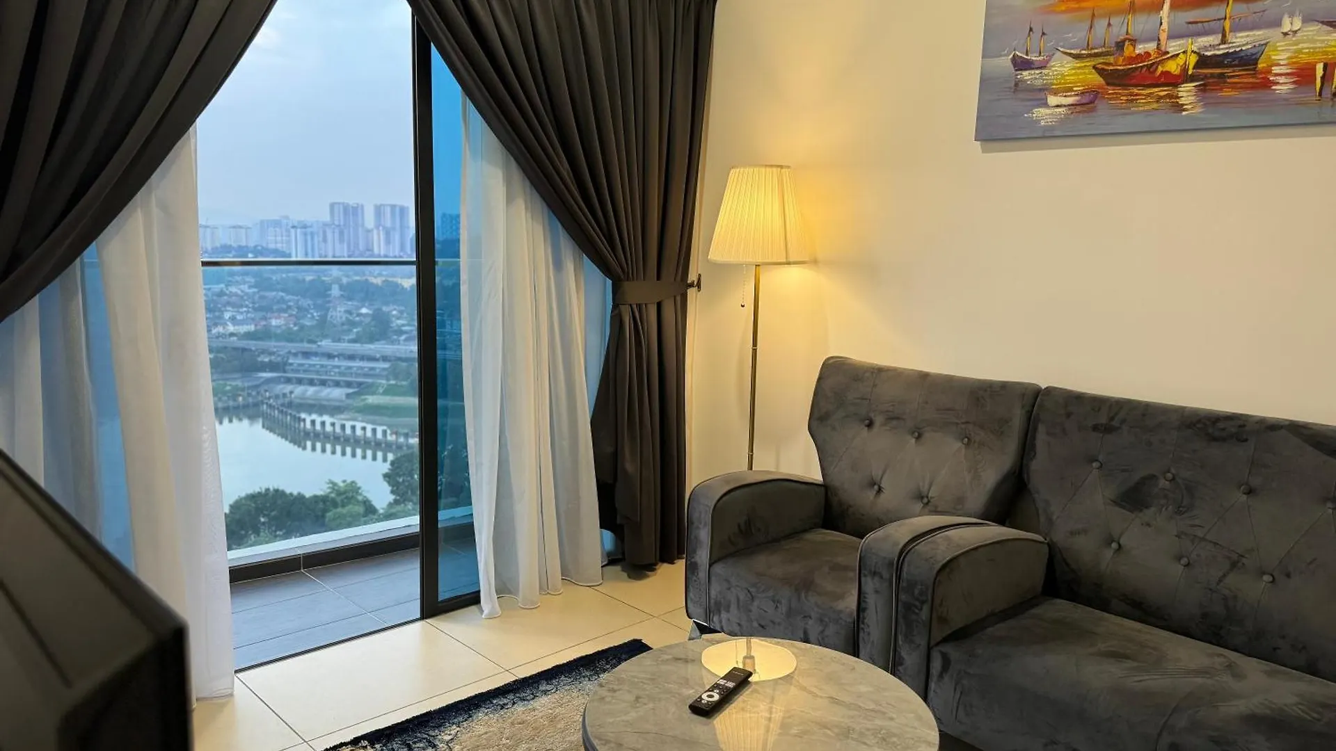 Reizz Residence By Perkasa contacts